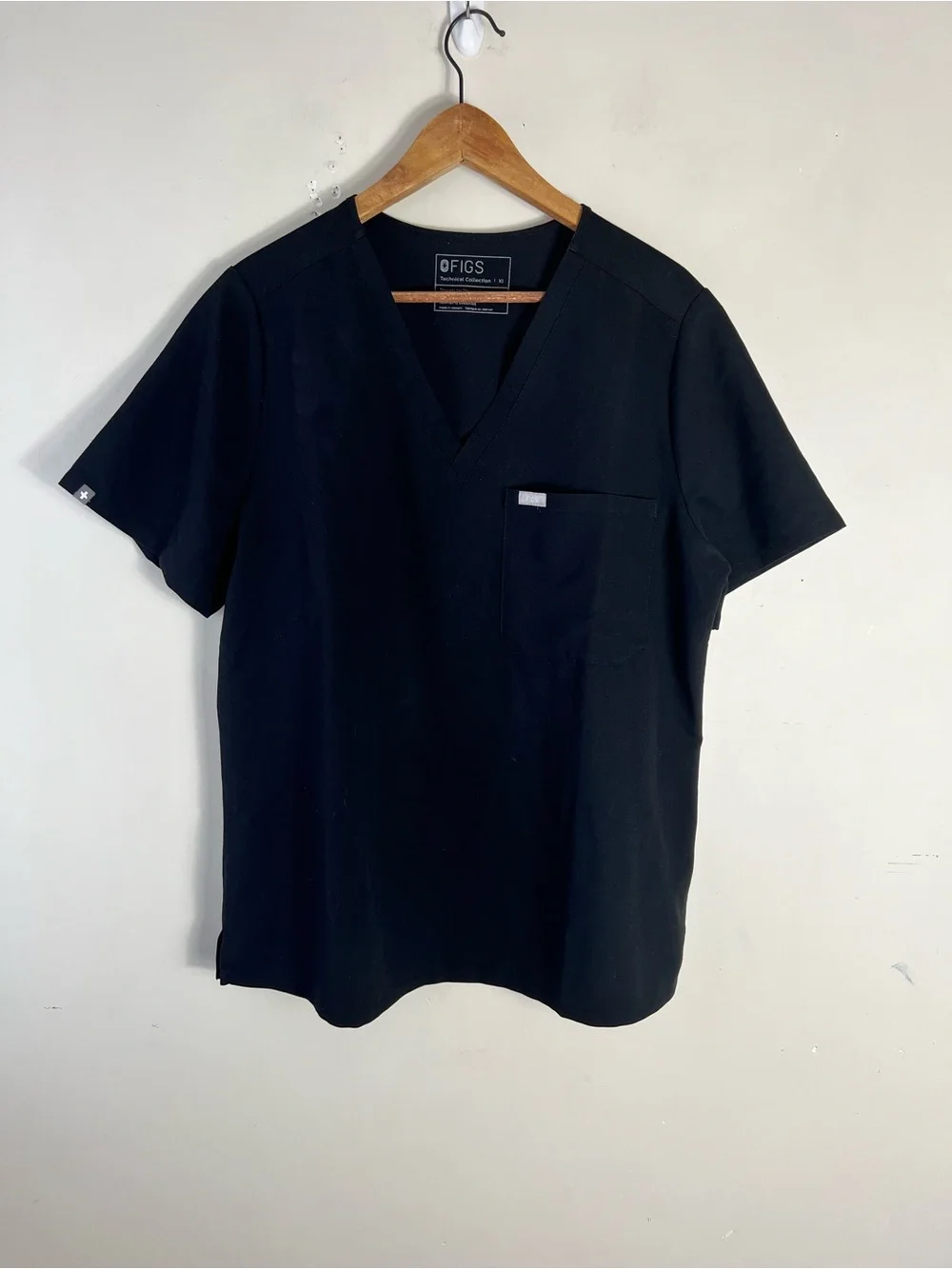 FIGS Catarina One-Pocket Scrub Top  Black Size XL Women's Medical Top - Picture 2 of 10